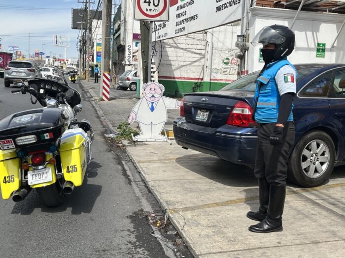 Concientizan elementos de tránsito a automovilistas para respetar zonas